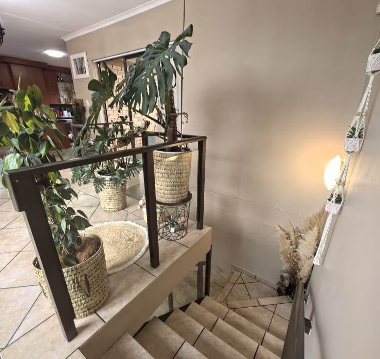 5 Bedroom Property for Sale in Reebok Western Cape